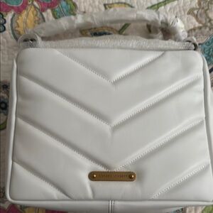 NWT Rebecca Minkoff white quilted box style bag.🌟